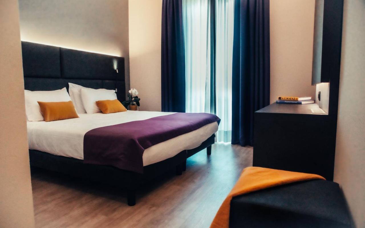 Hotel Benaco Desenzano del Garda Esterno foto