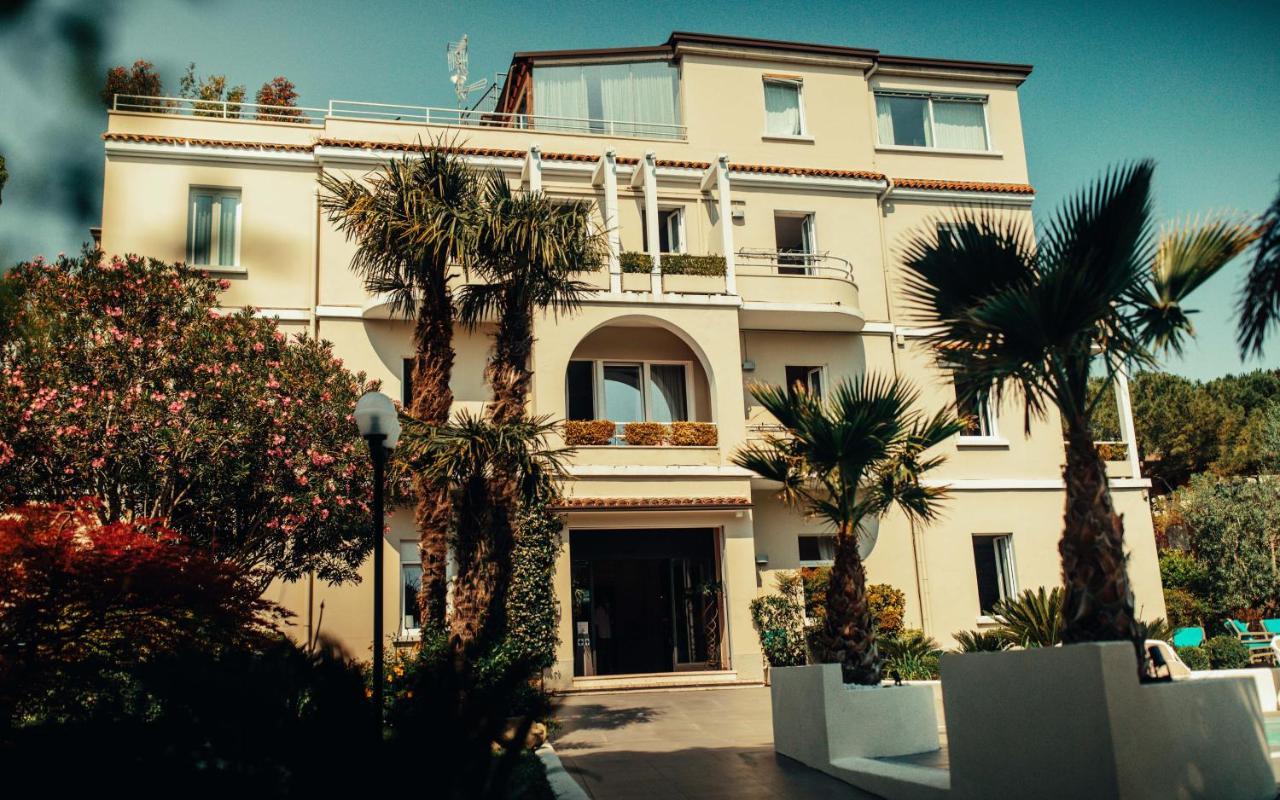 Hotel Benaco Desenzano del Garda Esterno foto