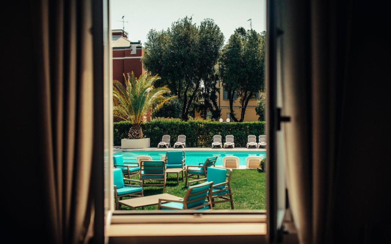 Hotel Benaco Desenzano del Garda Esterno foto