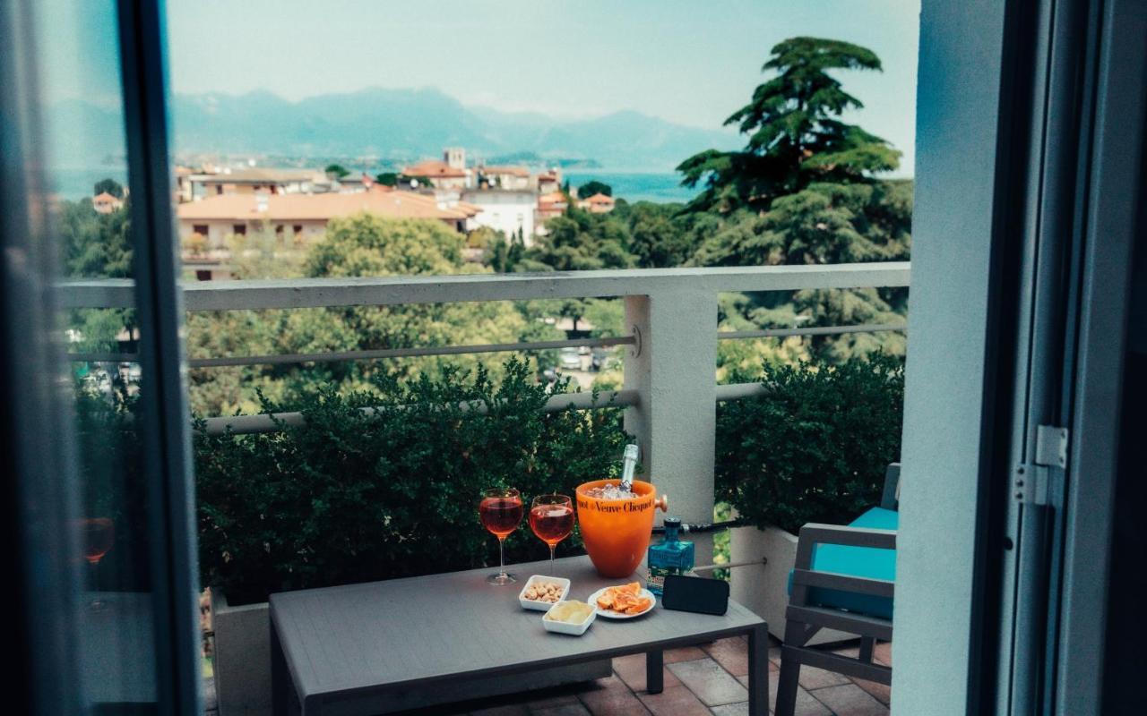 Hotel Benaco Desenzano del Garda Esterno foto