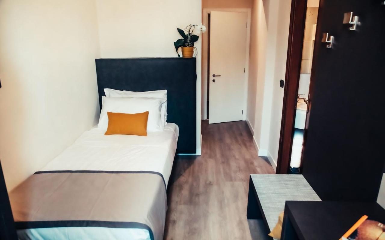 Hotel Benaco Desenzano del Garda Esterno foto
