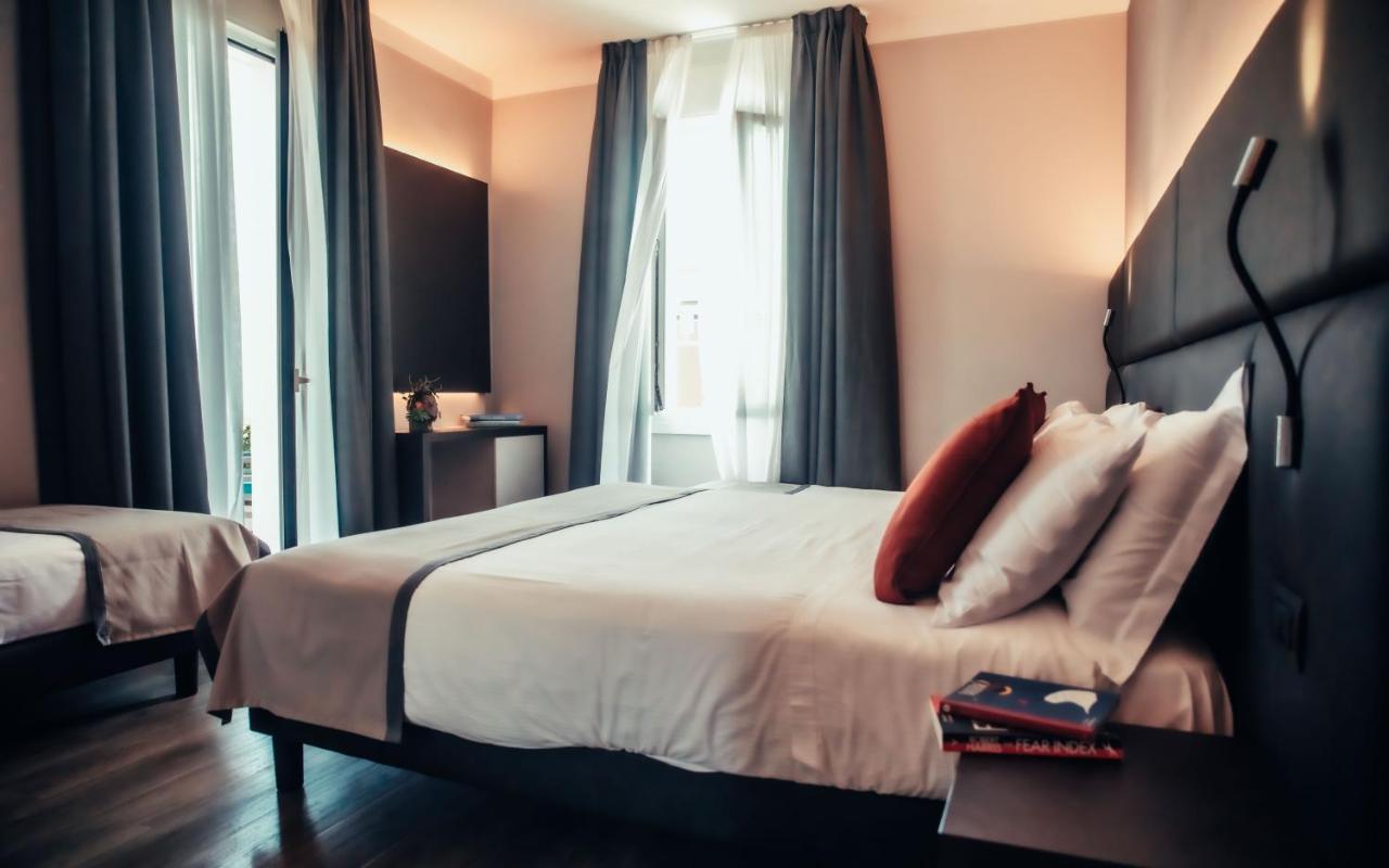Hotel Benaco Desenzano del Garda Esterno foto