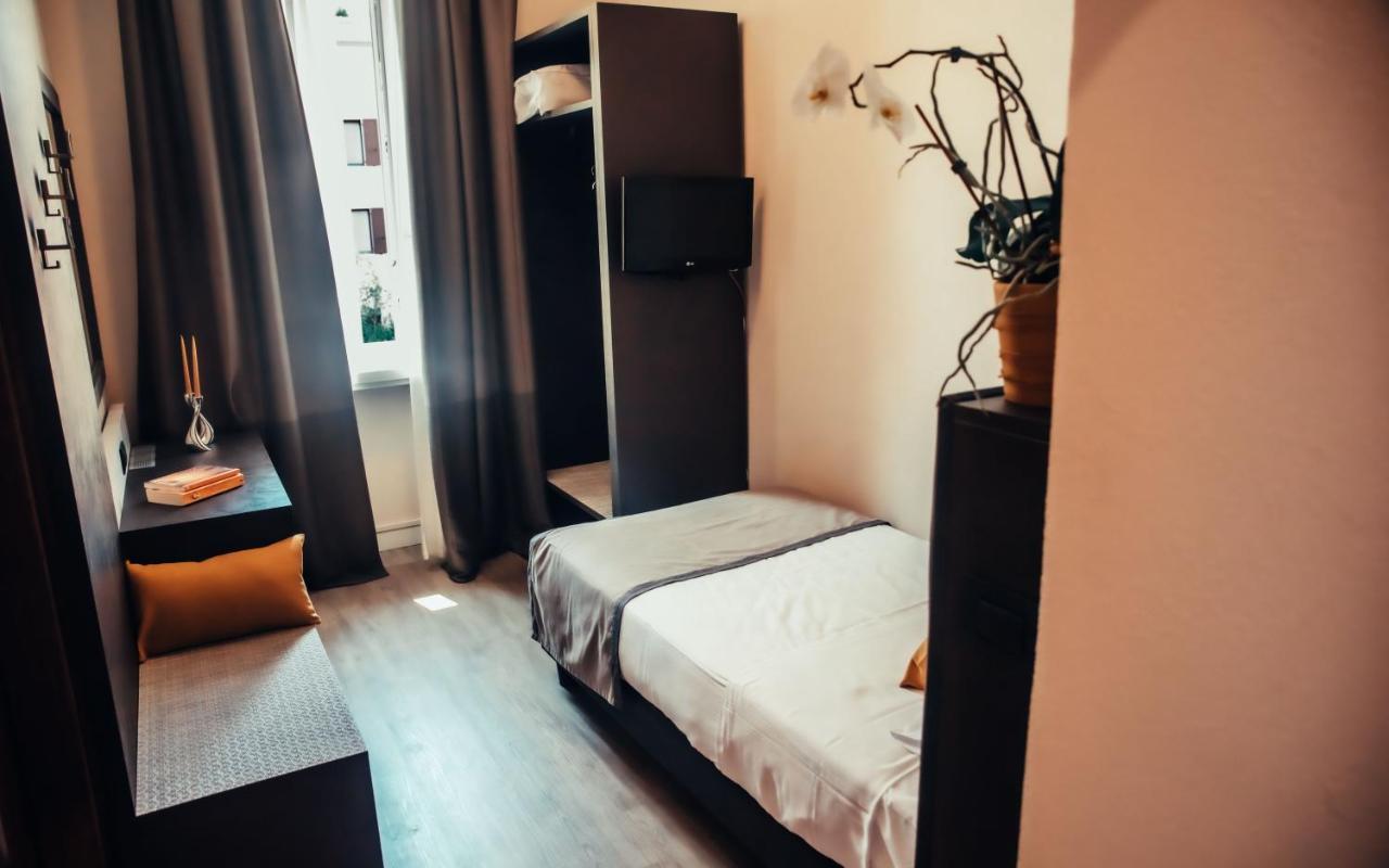 Hotel Benaco Desenzano del Garda Esterno foto