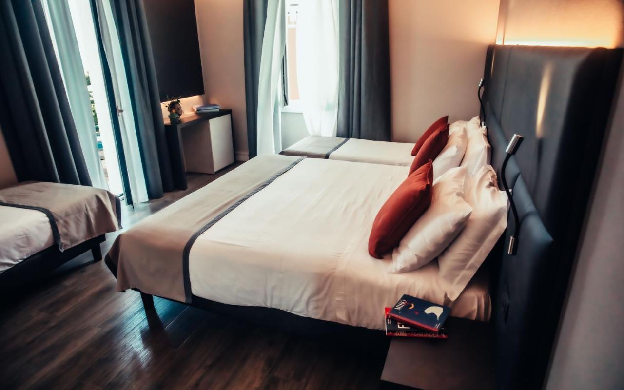 Hotel Benaco Desenzano del Garda Esterno foto