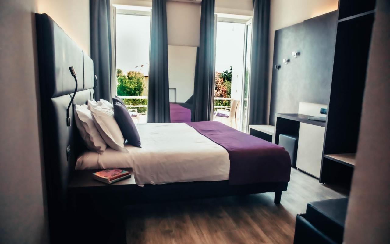 Hotel Benaco Desenzano del Garda Esterno foto