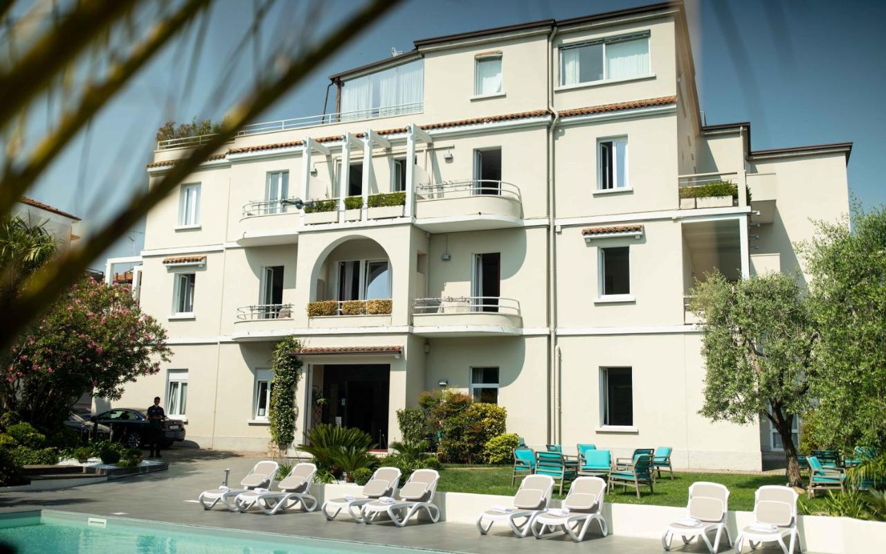 Hotel Benaco Desenzano del Garda Esterno foto