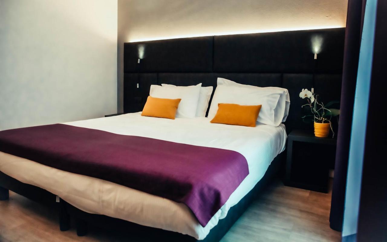 Hotel Benaco Desenzano del Garda Esterno foto