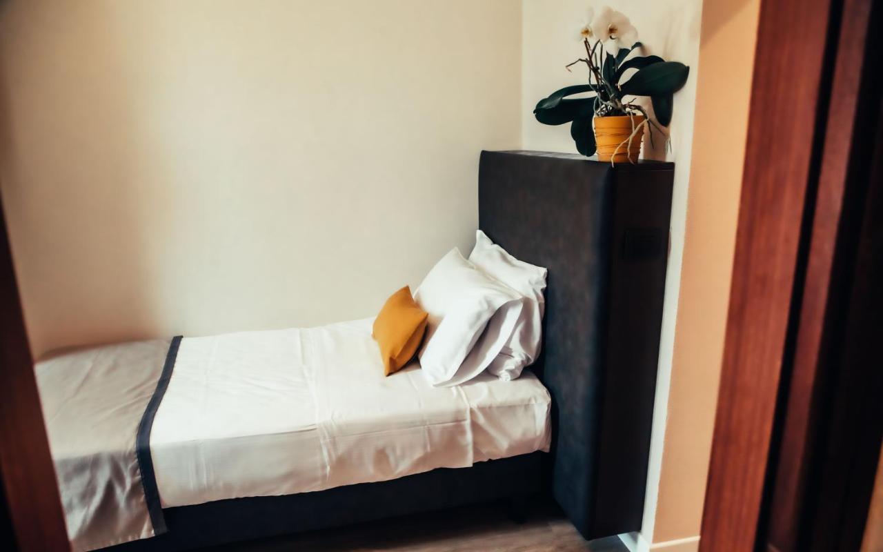 Hotel Benaco Desenzano del Garda Esterno foto