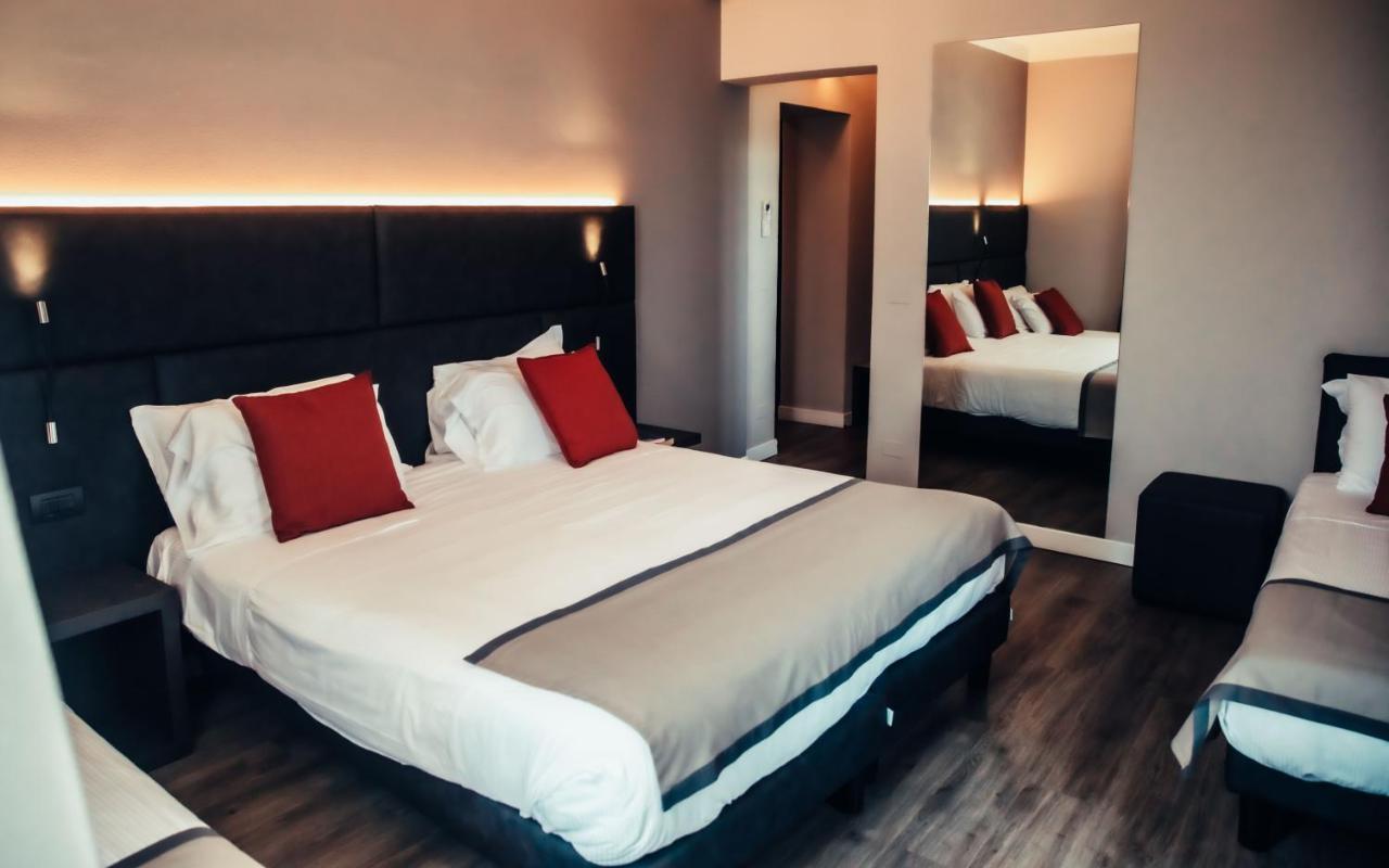 Hotel Benaco Desenzano del Garda Esterno foto