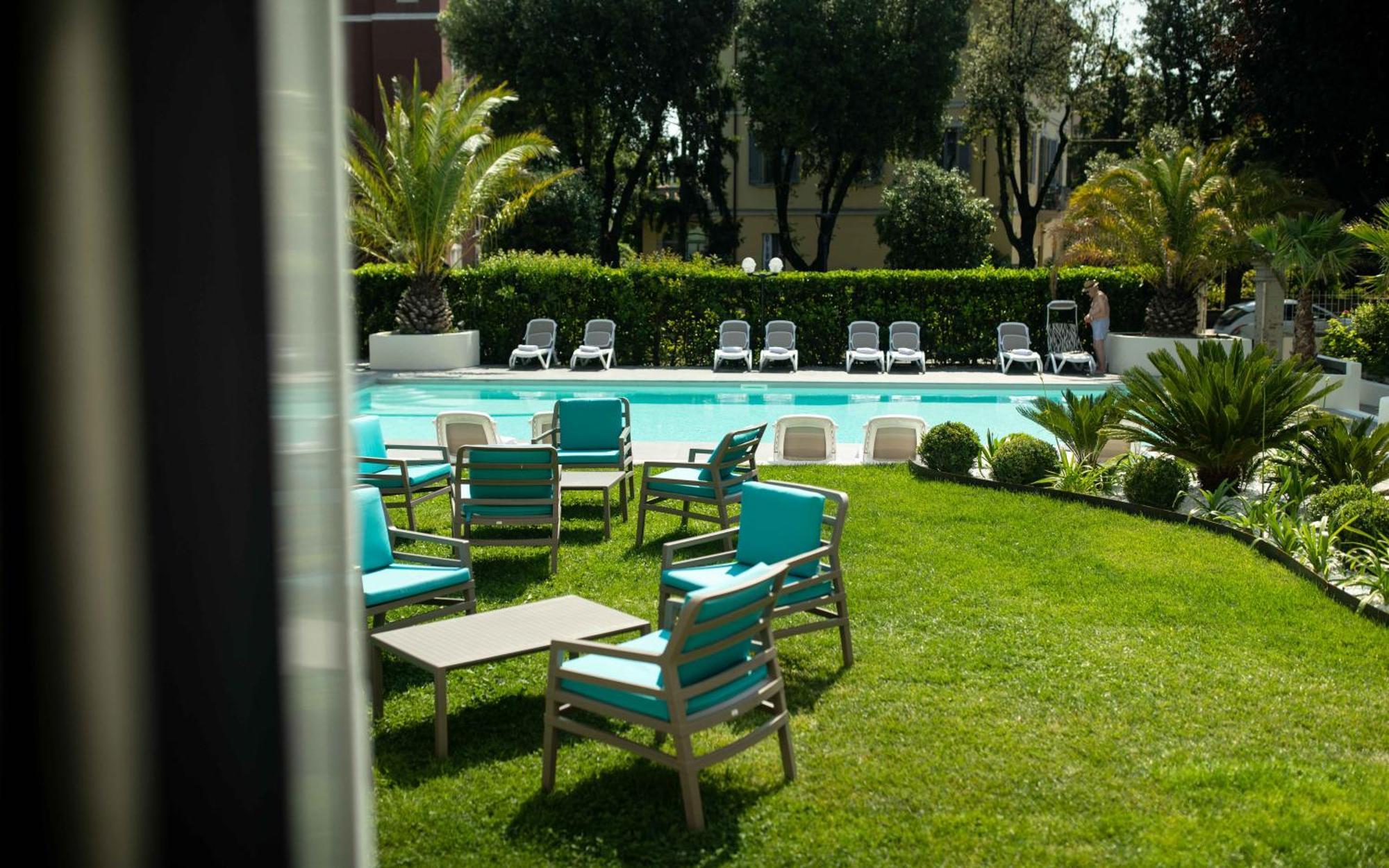 Hotel Benaco Desenzano del Garda Esterno foto