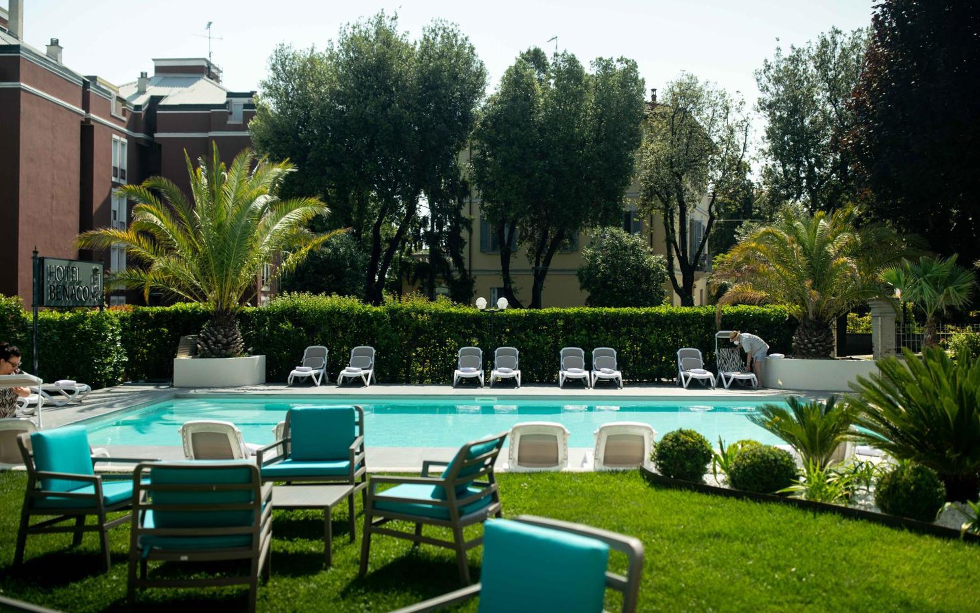 Hotel Benaco Desenzano del Garda Esterno foto