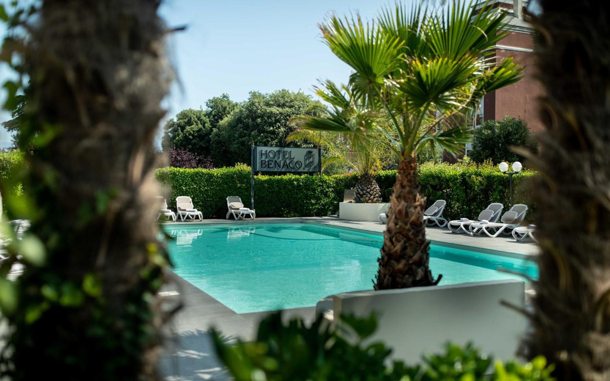 Hotel Benaco Desenzano del Garda Esterno foto