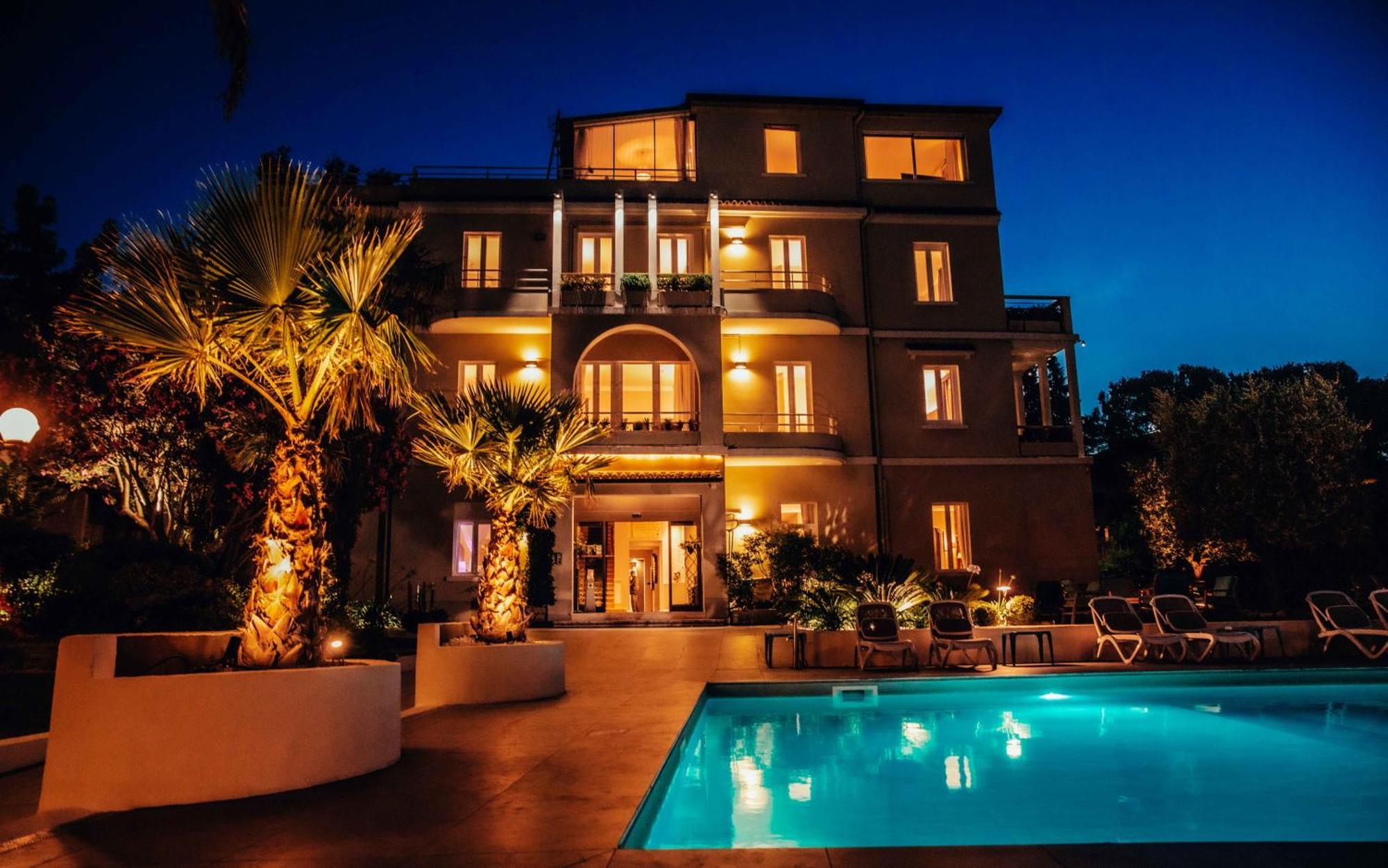Hotel Benaco Desenzano del Garda Esterno foto