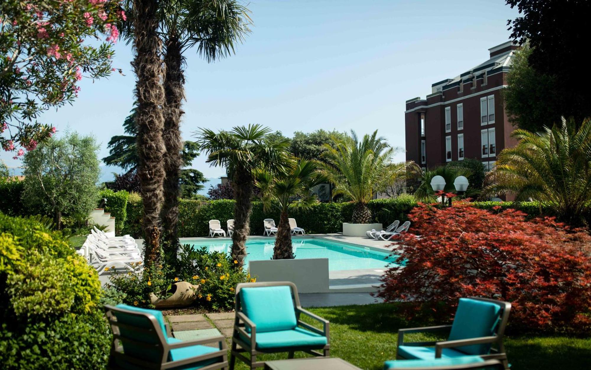 Hotel Benaco Desenzano del Garda Esterno foto