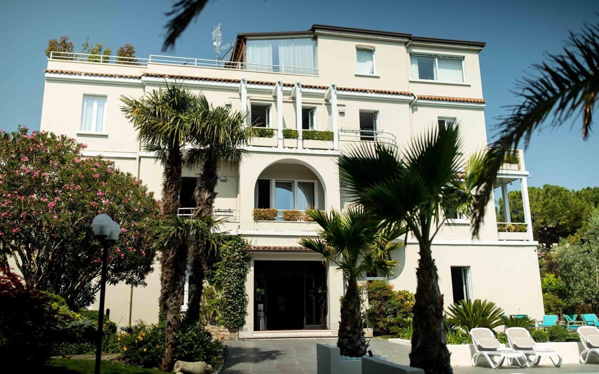 Hotel Benaco Desenzano del Garda Esterno foto